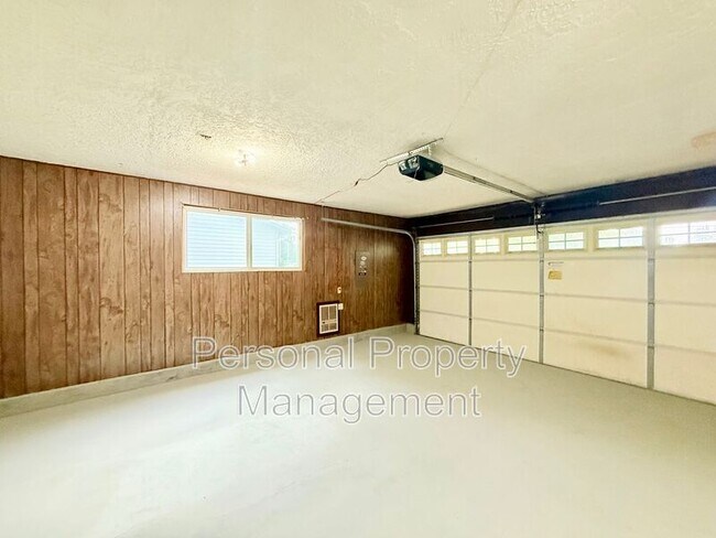Building Photo - 5904 NE 109th St