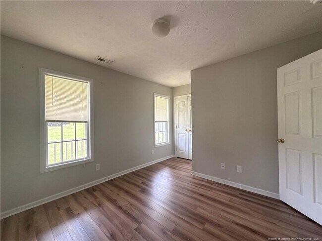 Building Photo - 206 Van Buren Dr