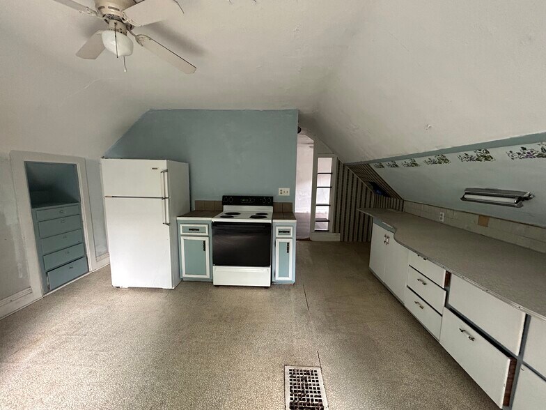 Building Photo - 110 S Blair St