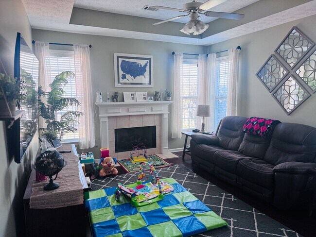 Building Photo - 4 Bedroom 2 Bath in Deer Creek