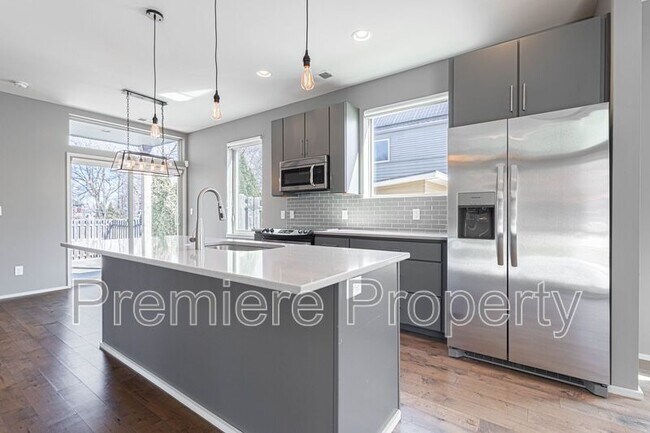 Building Photo - 2729 Charlotte St