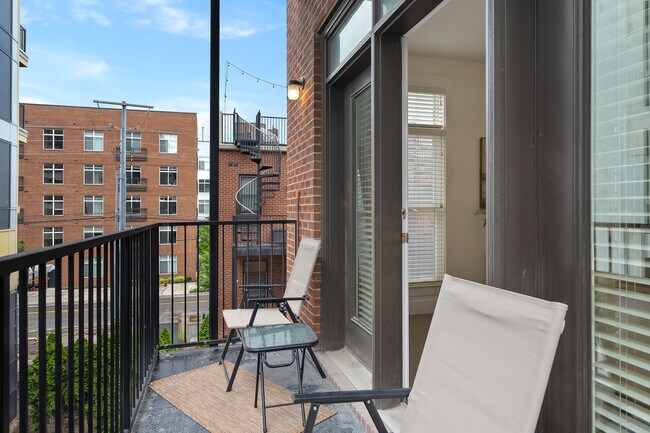Building Photo - 817 3rd Ave N