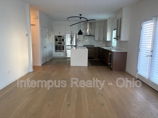 Building Photo - 2430 Richmond Rd