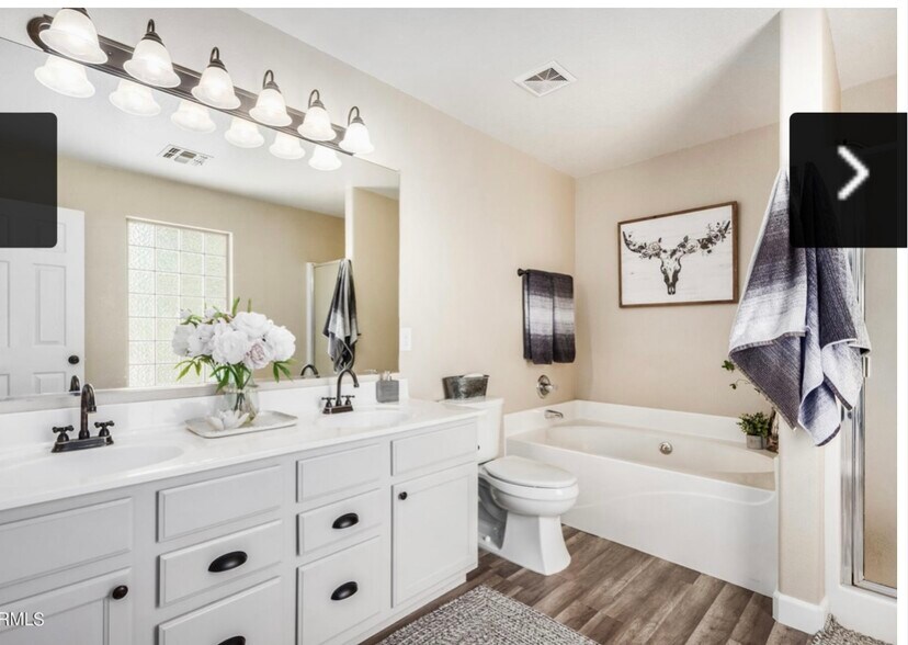 Building Photo - 2418 E Peach Tree Dr