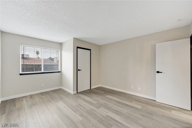 Building Photo - 5036 Newport Cove Dr