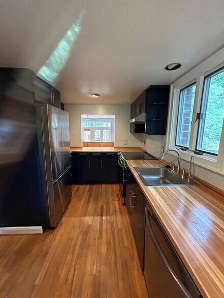 New appliances - 407 McCauley St