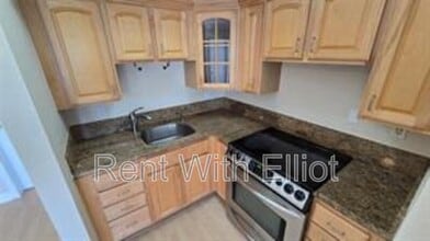 Building Photo - 924 SE 2nd St