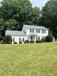 Building Photo - 4 Bedroom Home in Lynchburg