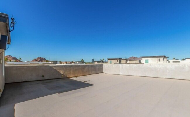 Building Photo - 6810 E Lyra Dr