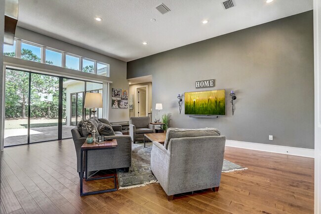 Building Photo - 10613 White Oak Dr