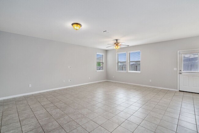 Building Photo - 341 Twisted Oaks Ln