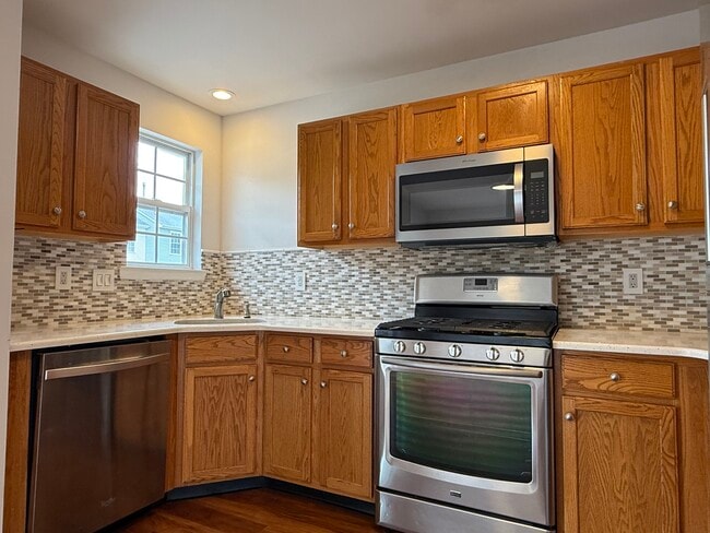 Building Photo - 107 Stoneshire Dr