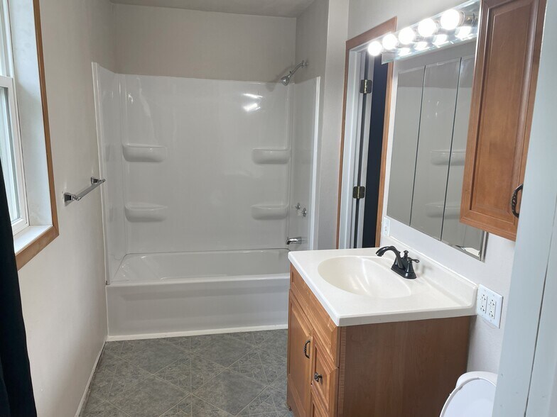 Bathroom - 120 2nd Ave SW