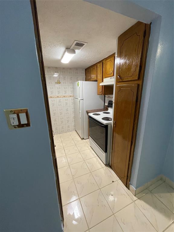 Building Photo - 1405 Shadowdale Dr