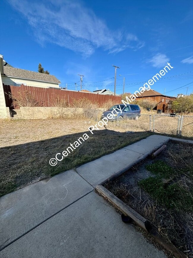Building Photo - 2 bedroom 1 Bath House