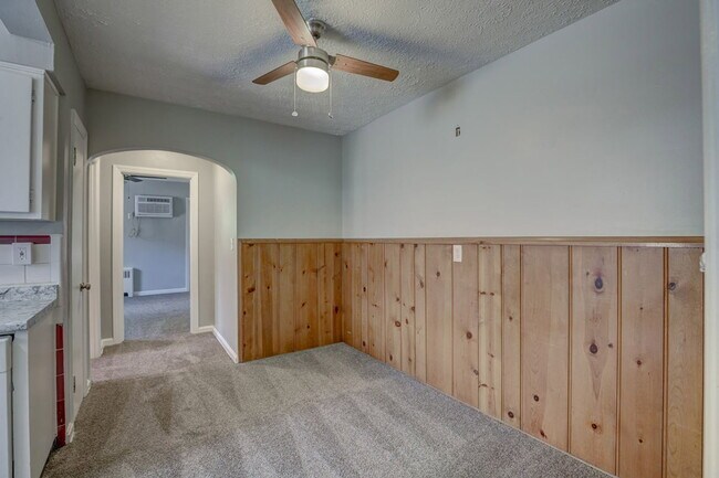 Building Photo - 1672 Llanfair Ave