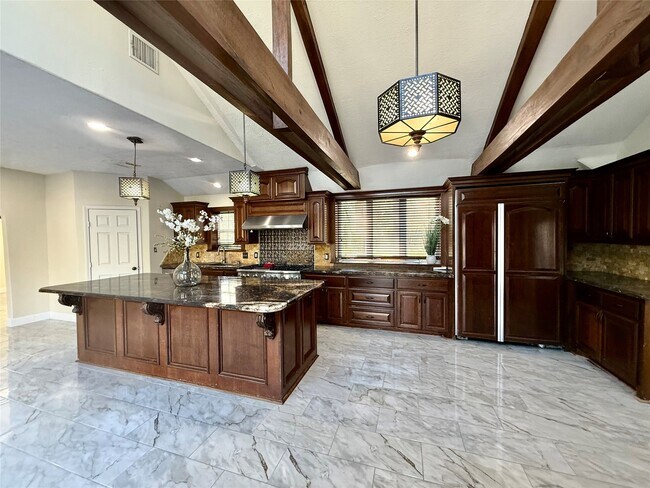 Building Photo - 2502 Lake Gardens Ct