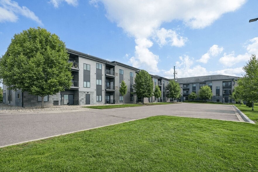 Building Photo - Aster Meadow