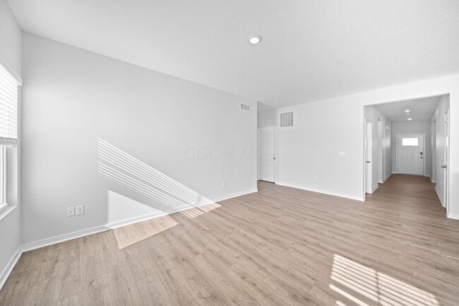 Building Photo - 511 Darliene Dr