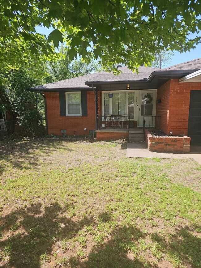 Building Photo - Very Nice 3 bedroom 1 bath home near UCO C...