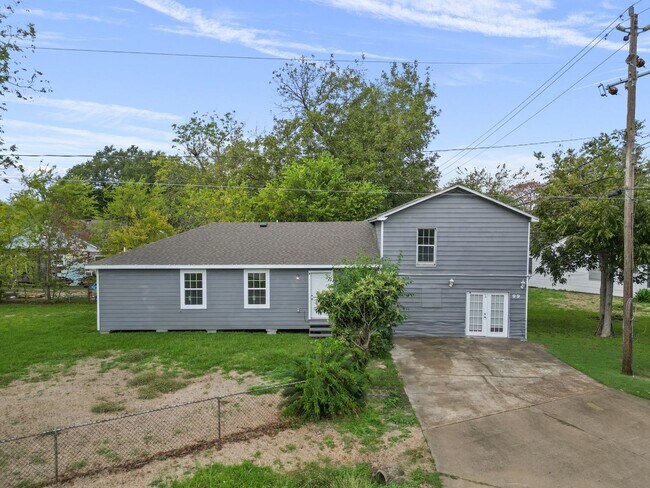 Building Photo - 99 Brownwood Dr