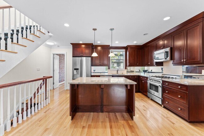 Building Photo - 326 Park Ave