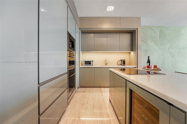 Building Photo - 18975 Collins Ave