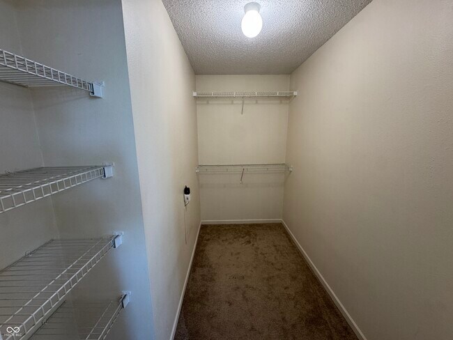 Building Photo - 2274 Bridlewood Dr