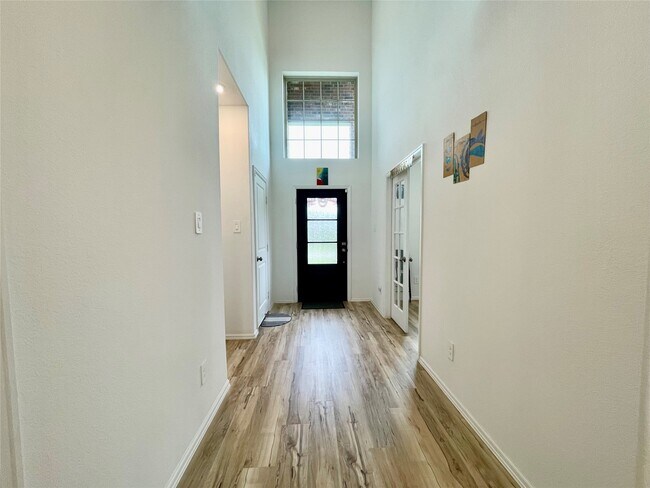 Building Photo - 31603 Rosebud Vly Ln