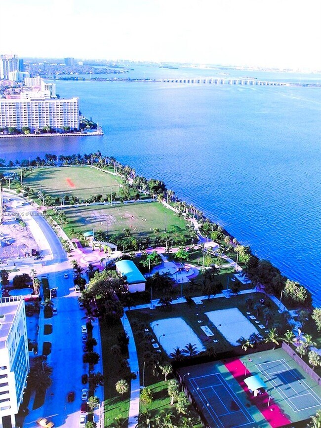 Building Photo - 2001 Biscayne Blvd