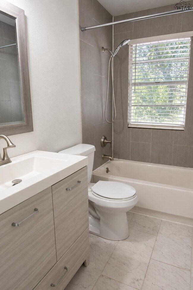 Building Photo - 4617 Sierra Madre Dr