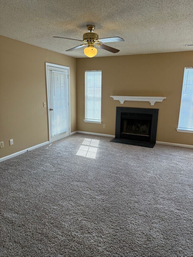 Building Photo - Spacious 2BR unit convenient to Guilford C...