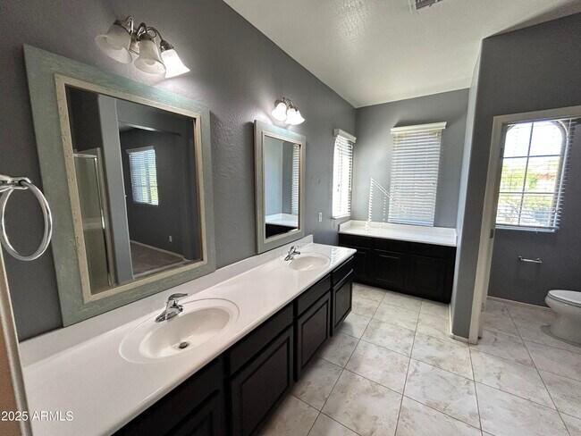 Building Photo - 9123 W Meadow Dr