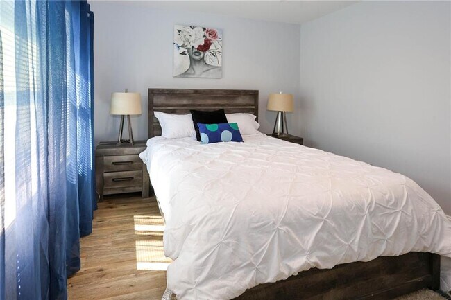 Building Photo - 1809 Vesta Ave