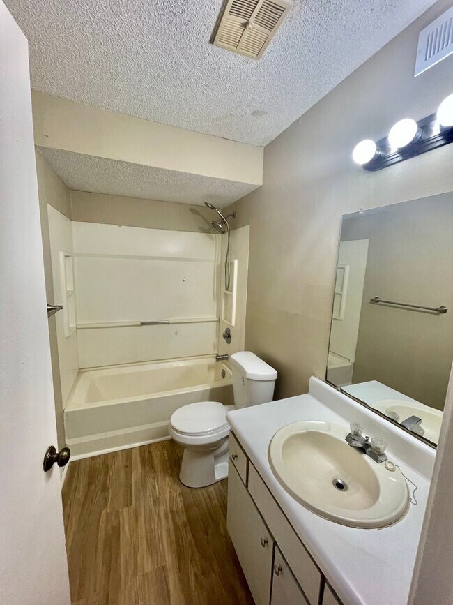 Building Photo - 104 Shoals Dr