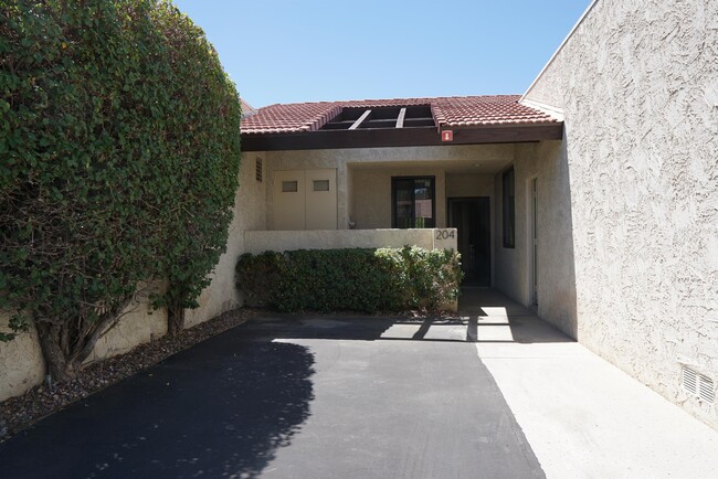 Building Photo - 204 N Hermosa Dr