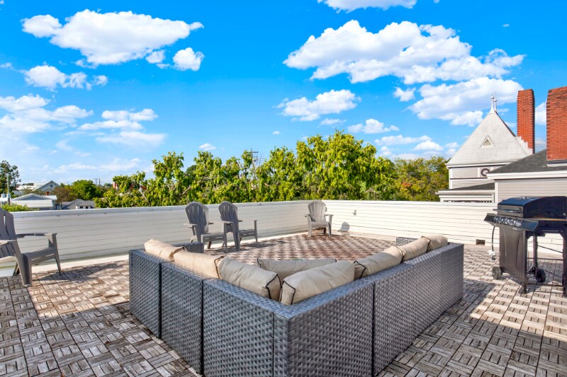 Building Photo - 210 E Waldburg St