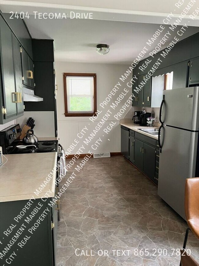 Building Photo - 2404 Tecoma Dr