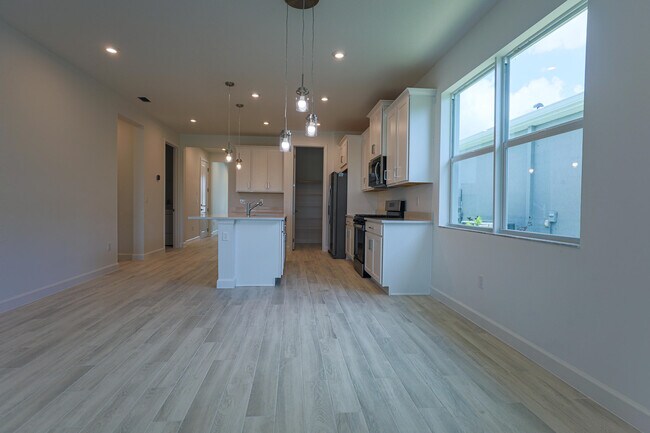 Building Photo - 9714 SW Indra Wy