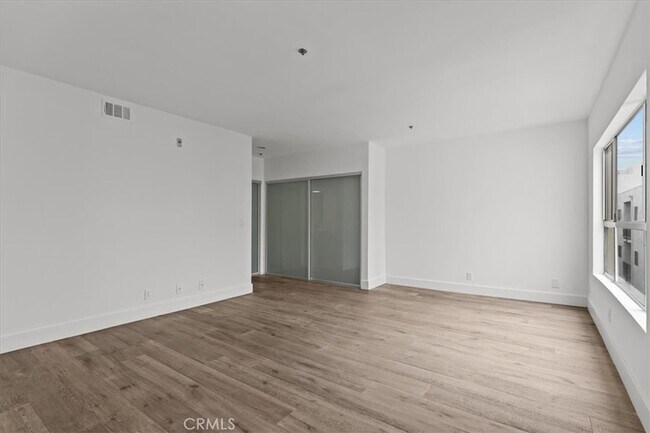 Building Photo - 939 Palm Ave