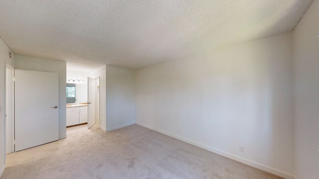 Building Photo - 445 Ignacio Blvd