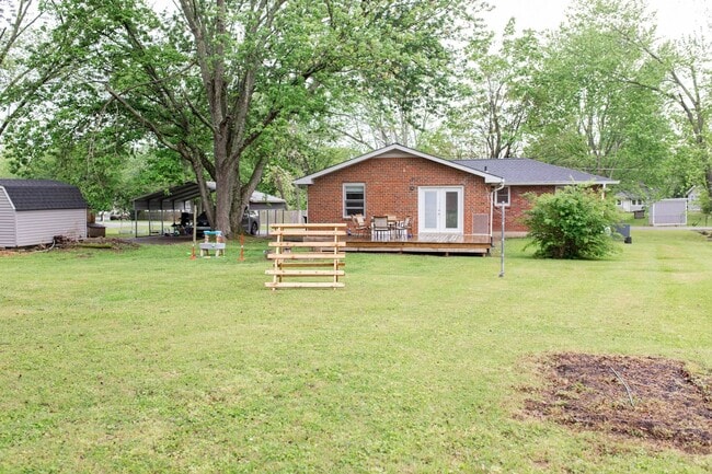 Building Photo - Beautiful 3 bedroom 2 bathroom brick home ...