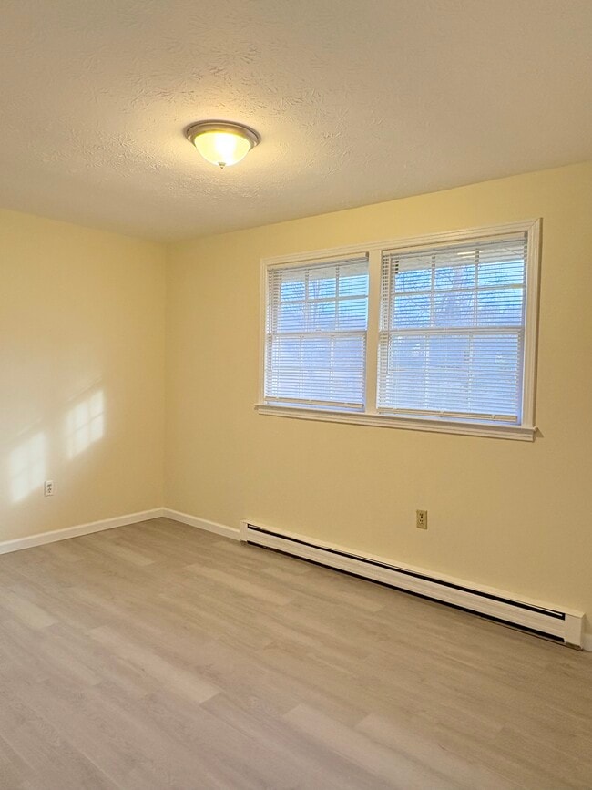 Building Photo - 1232 N Sunrise Dr