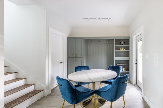 Building Photo - 1940 Green Hill Dr