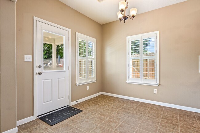 Building Photo - 8618 E Highlands Crossing