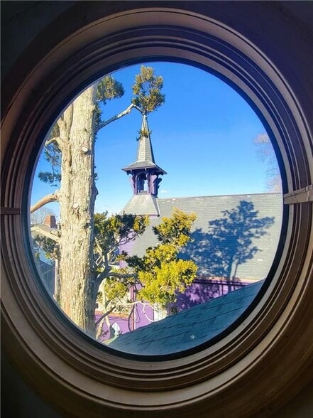 Building Photo - 92 Pelham St