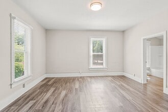 Building Photo - 2522 Iowa St