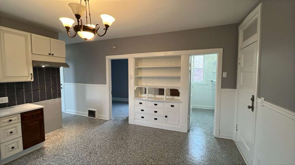 Building Photo - 2311 S Central Ave