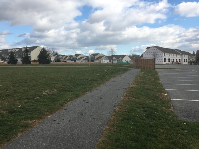 Building Photo - Beautiful 3 Bedroom Townhome in Mt. Joy