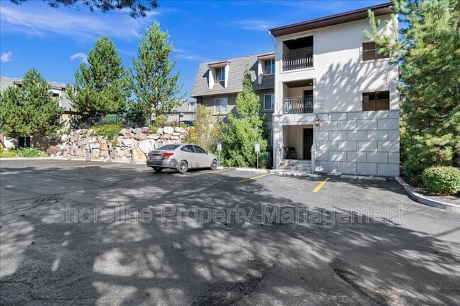 Building Photo - 2607 N Lancaster Dr